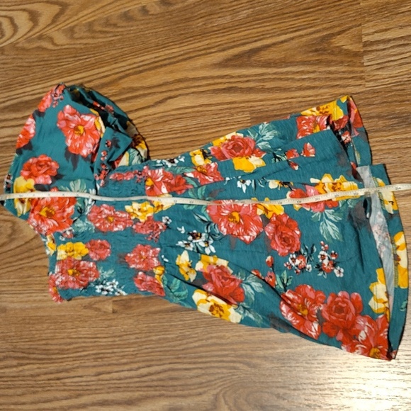 Torrid Ladies Floral Blouse,  Size M/L,  Torrid Summer Floral Top and Blouse - Picture 6 of 11
